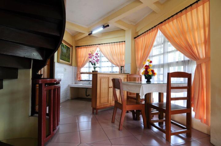 Sapadia Hotel And Cottage Parapat Exterior photo